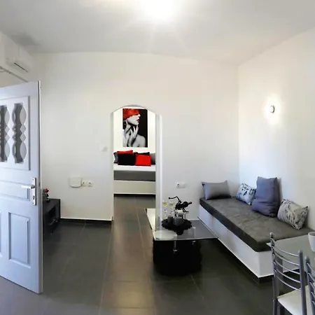 Villa Siderenia Períssa